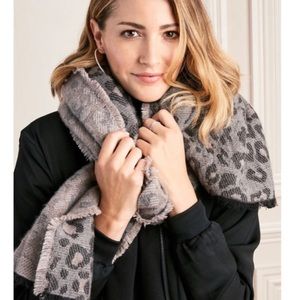 ⭐️ HOST PICK ⭐️ Brand New Stella & Dot Scarf